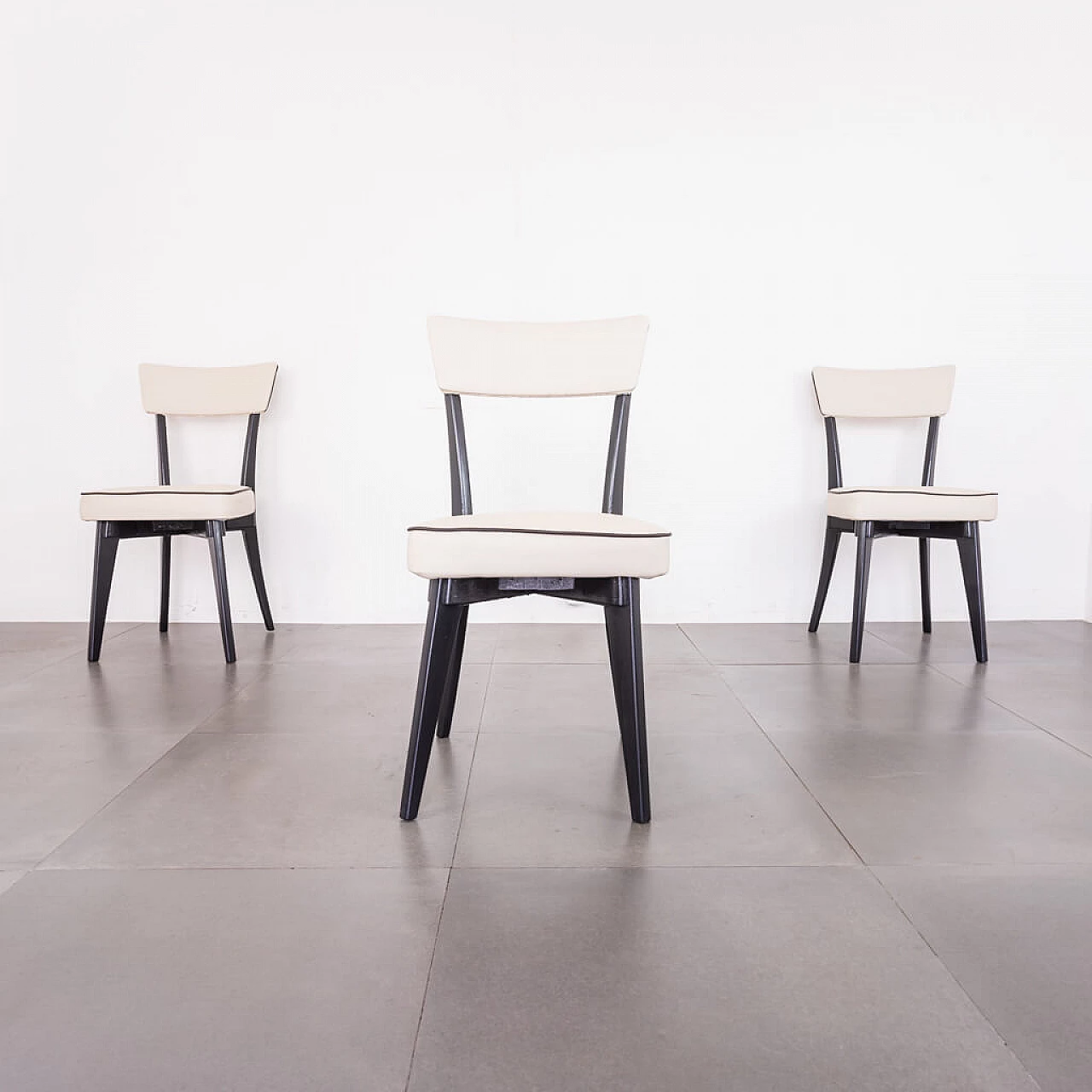 Sedia in legno nero e skai, anni '40 1225000