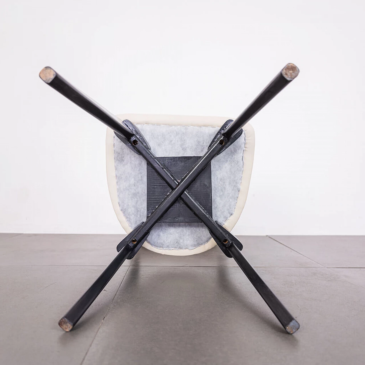 Sedia in legno nero e skai, anni '40 1225001