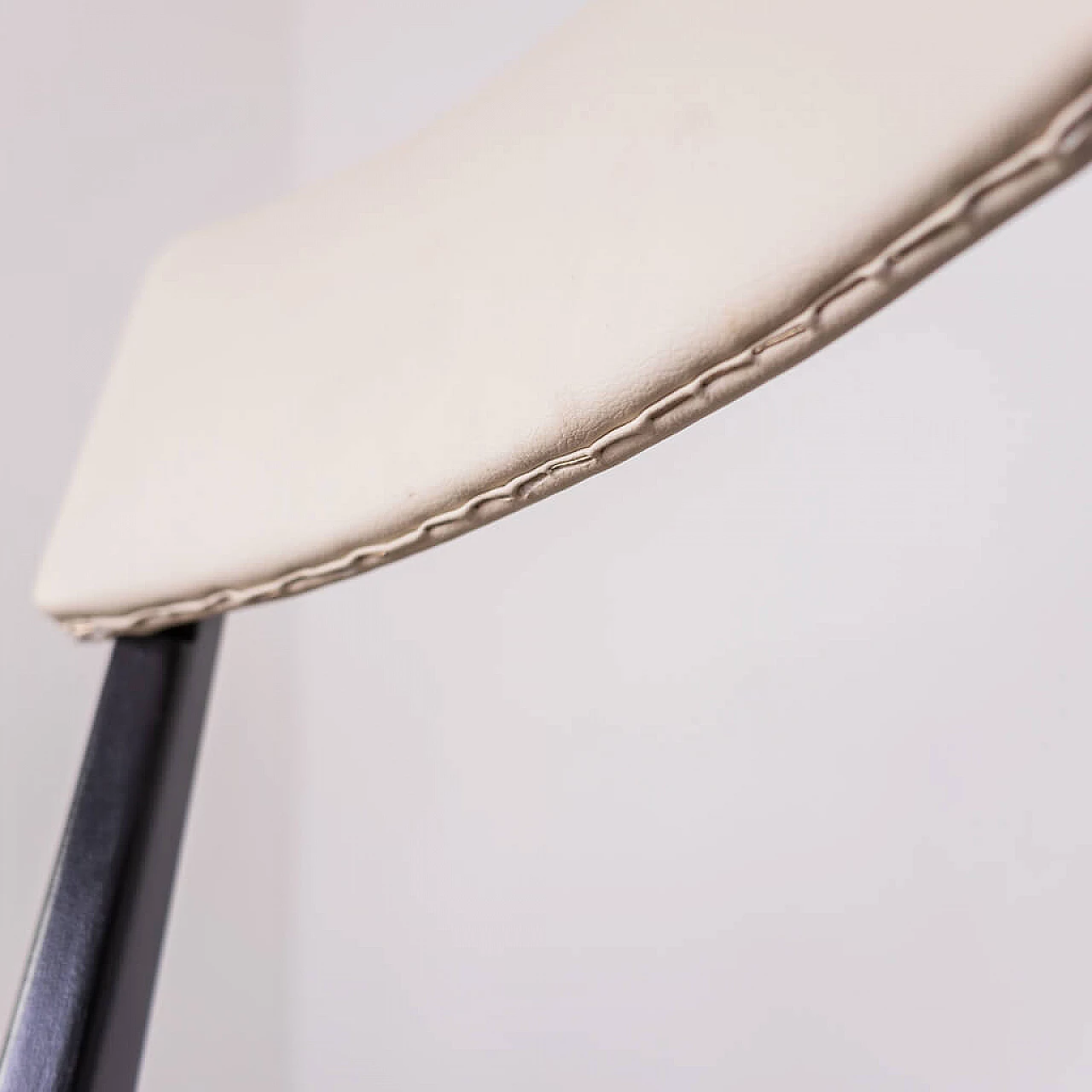 Sedia in legno nero e skai, anni '40 1225004