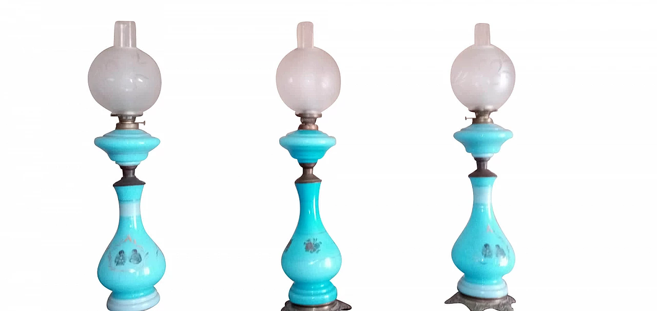 3 Lampade ad olio in vetro opalino celeste, primi del '900 1225985