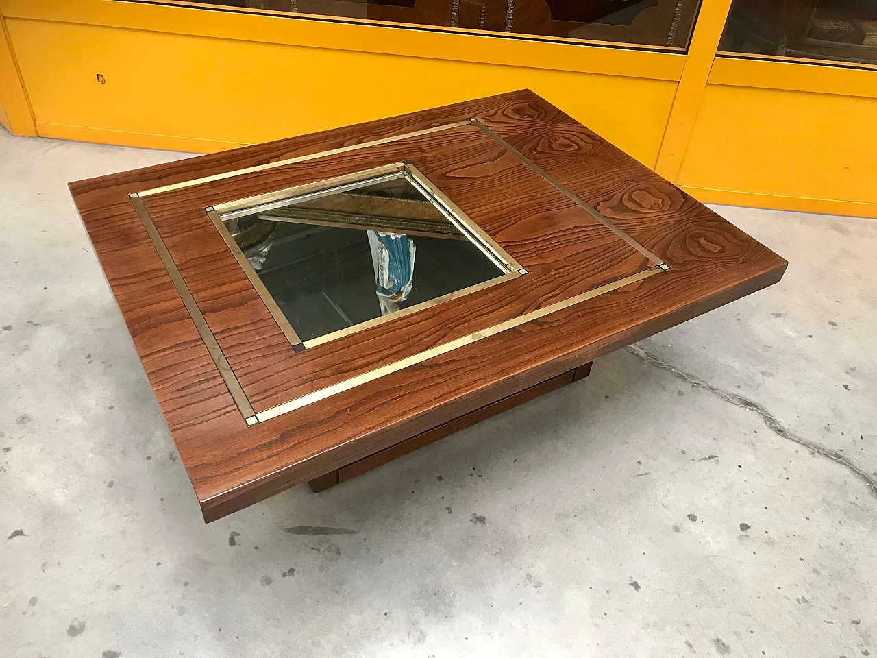 Coffee table in Willy Rizzo style in oak wood with mirror and brass profiles, original 70s 1226019