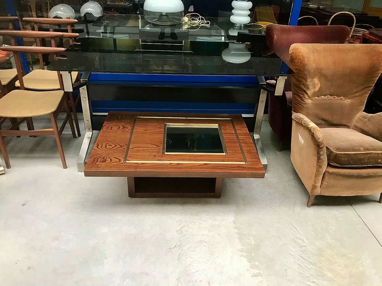 Coffee table in Willy Rizzo style in oak wood with mirror and brass profiles, original 70s 1226028