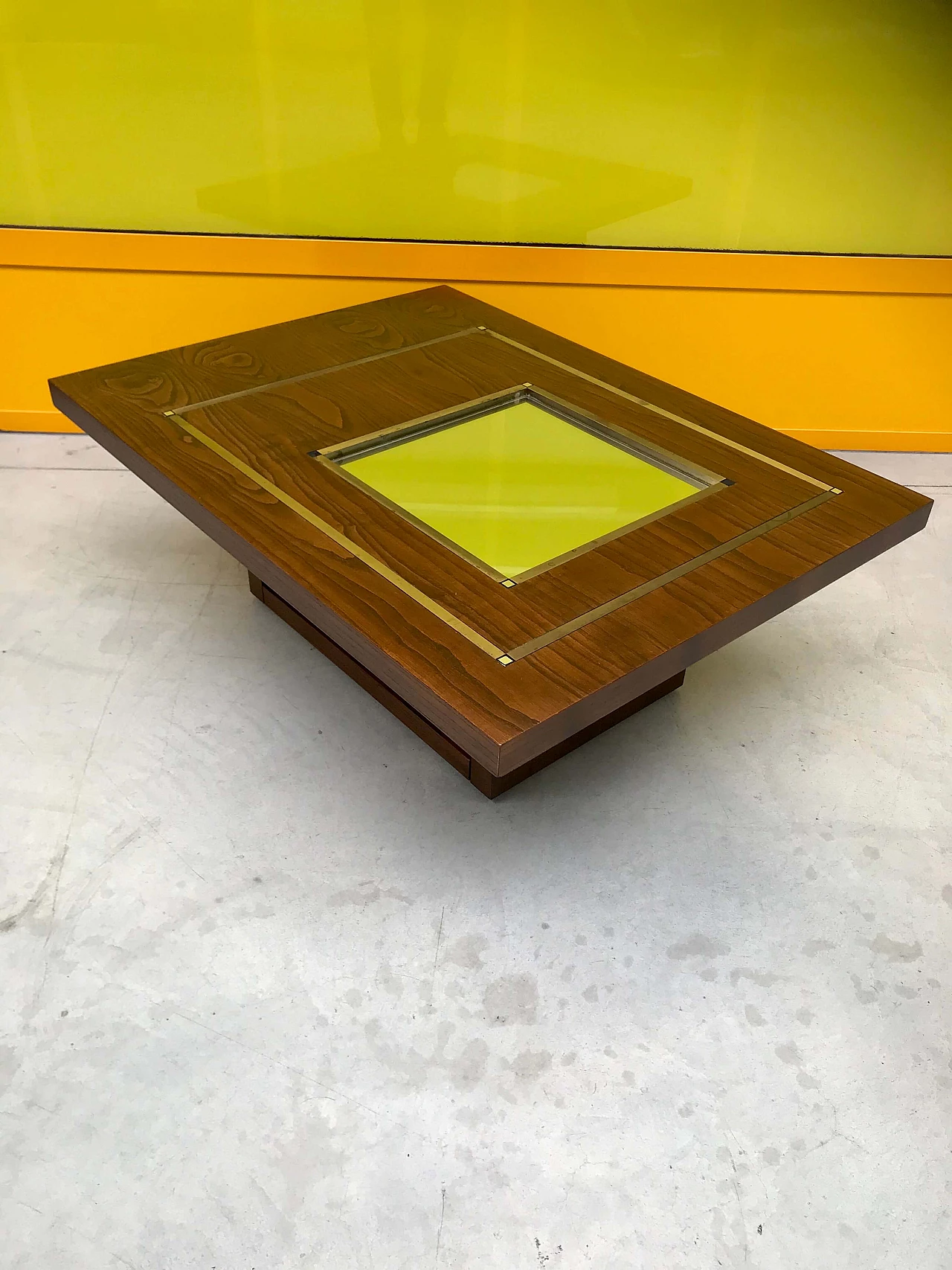 Coffee table in Willy Rizzo style in oak wood with mirror and brass profiles, original 70s 1226041