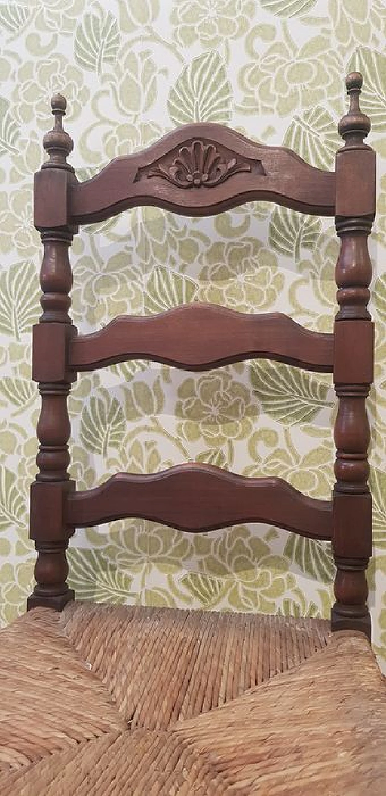 Coppia di sedie in noce massello e sedute in paglia, anni '50 1227589