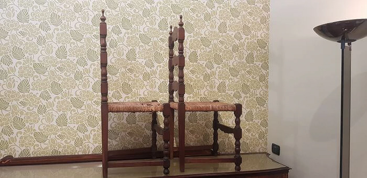 Coppia di sedie in noce massello e sedute in paglia, anni '50 1227596