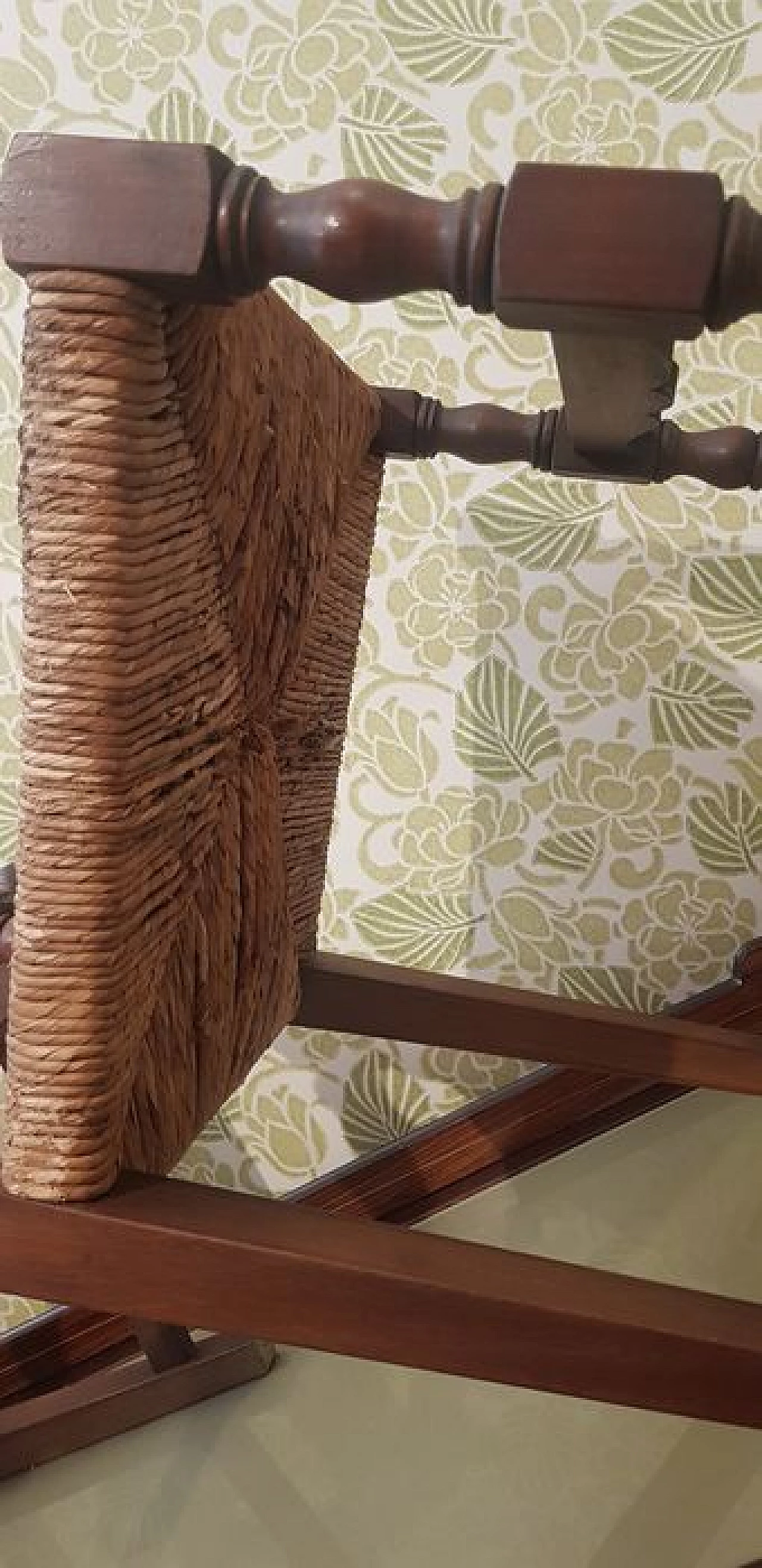 Coppia di sedie in noce massello e sedute in paglia, anni '50 1227597