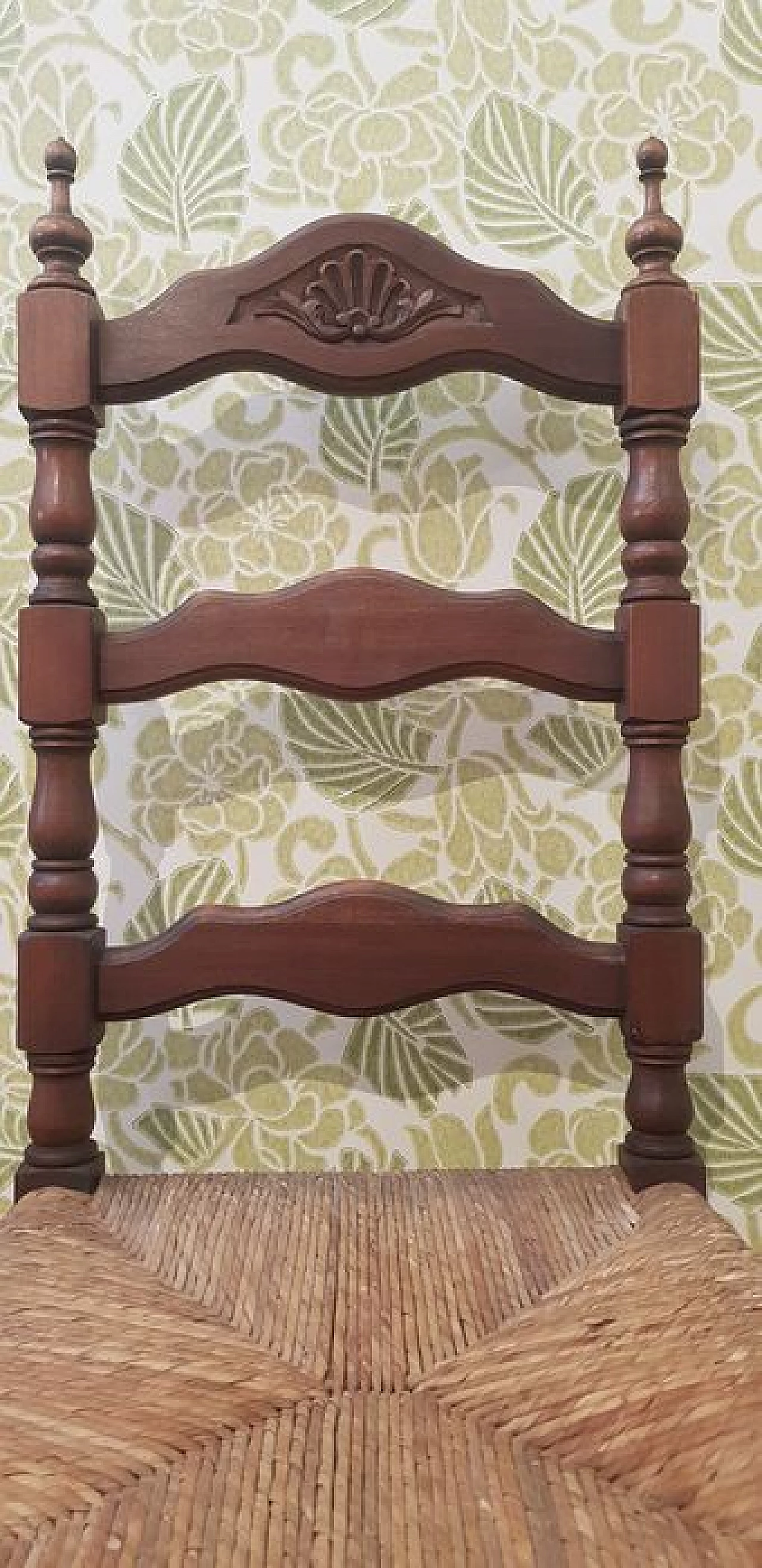 Coppia di sedie in noce massello e sedute in paglia, anni '50 1227599