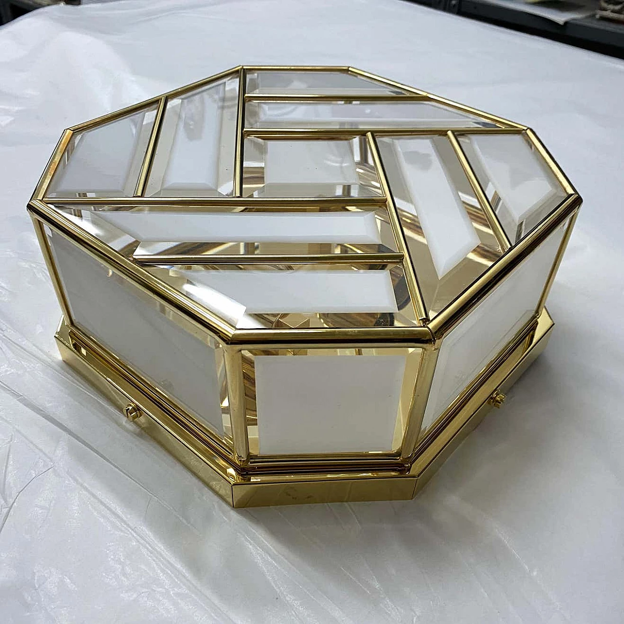 Plafoniera in ottone e vetro, anni '70 1227854