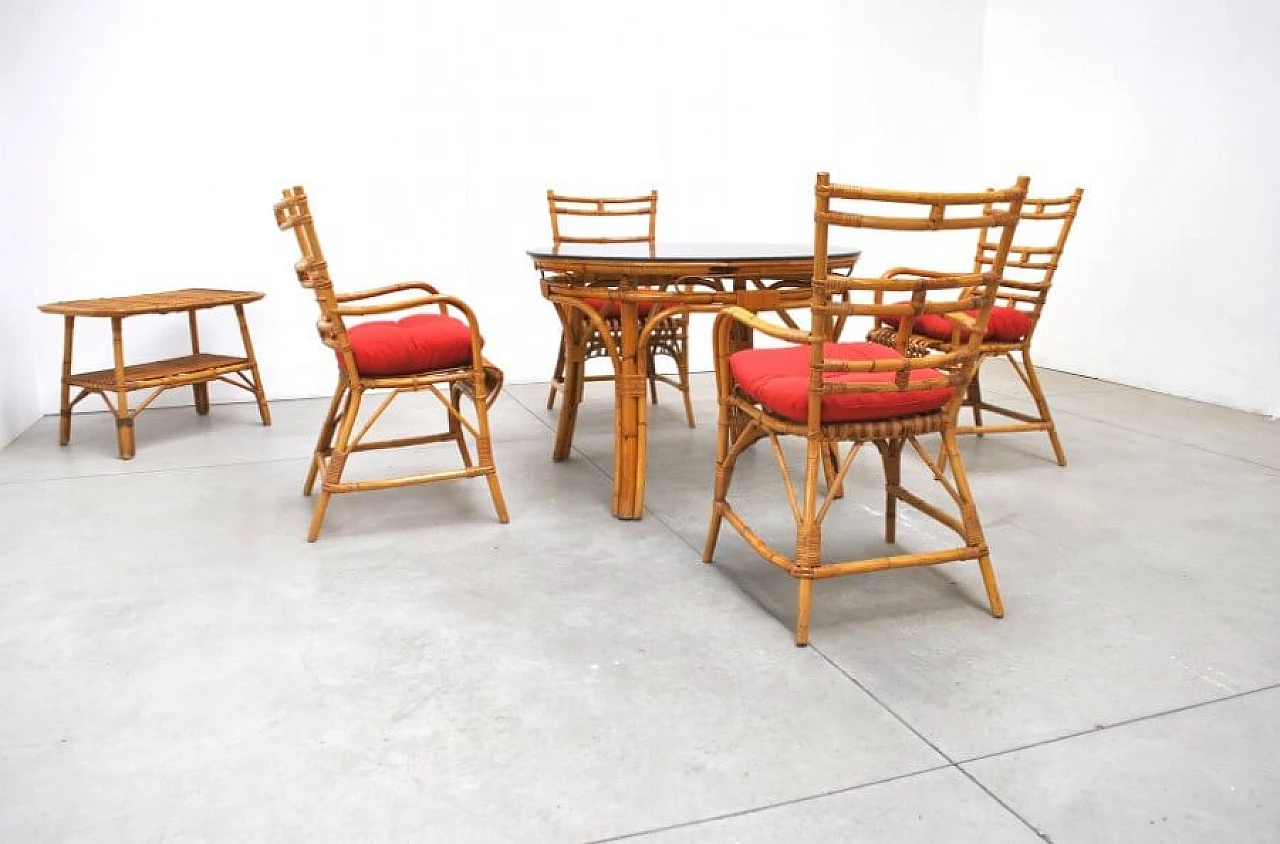 Tavolo rotondo in vimini e bamboo con piano in vetro nello stile di Bonacina, anni '60 1228003