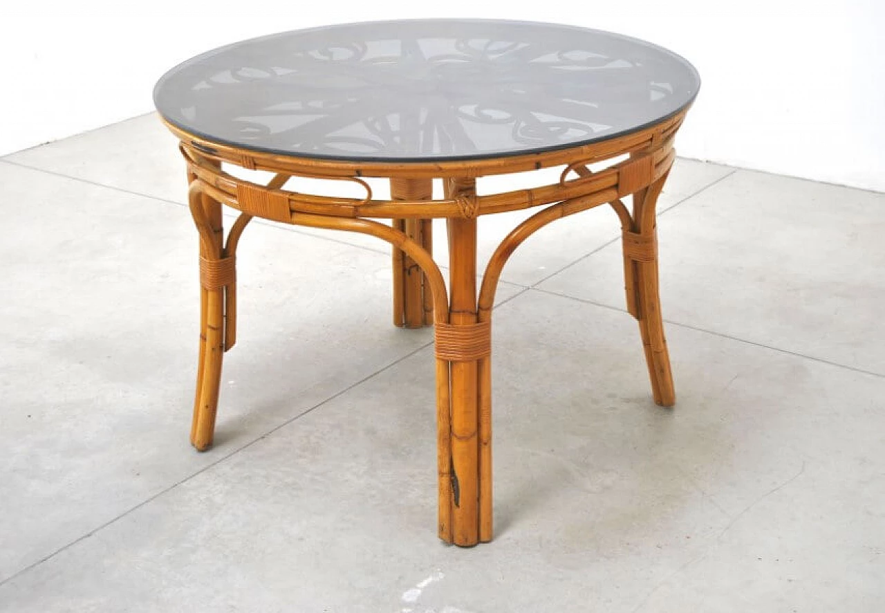 Tavolo rotondo in vimini e bamboo con piano in vetro nello stile di Bonacina, anni '60 1228006