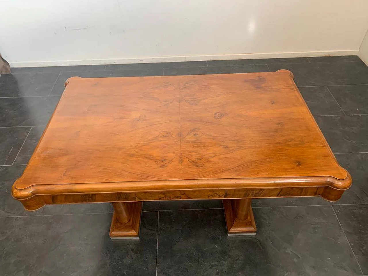 Art Deco table in walnut and walnut feather with steel base, 40s 1228062