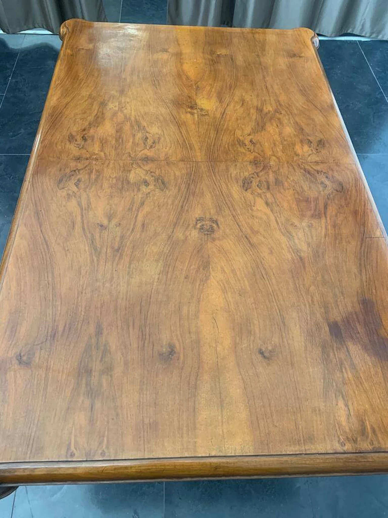 Art Deco table in walnut and walnut feather with steel base, 40s 1228064