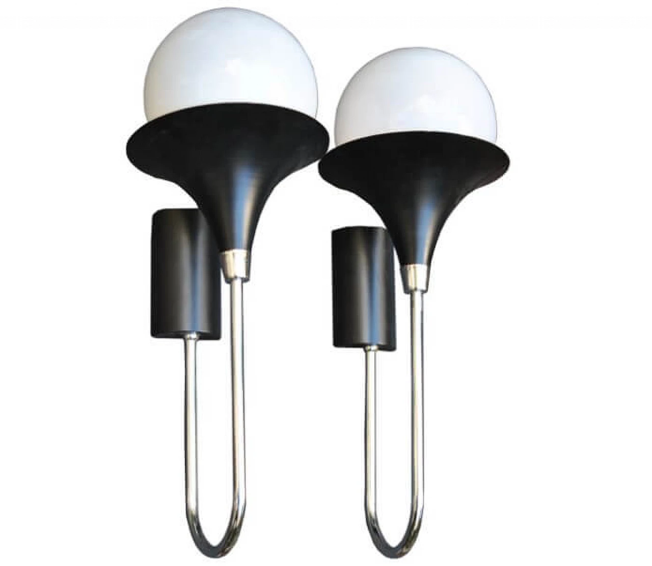 Coppia di applique in metallo e vetro opalino di Gino Sarfatti, anni '60 1228121