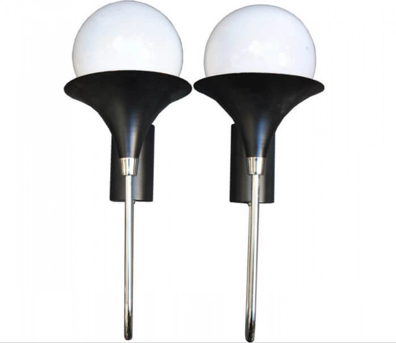 Coppia di applique in metallo e vetro opalino di Gino Sarfatti, anni '60 1228122