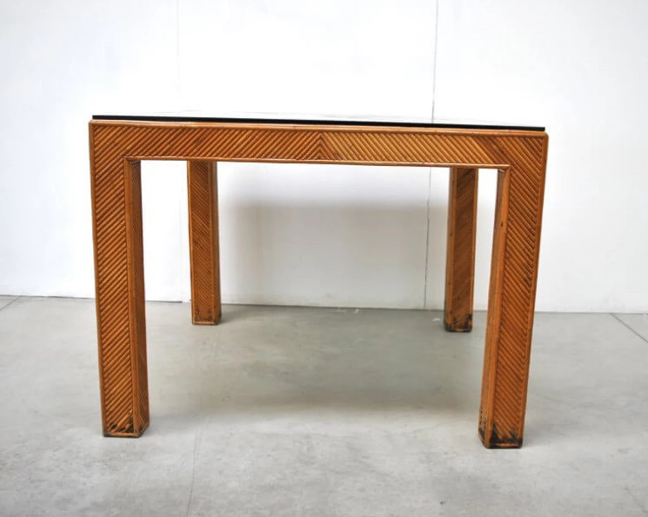 Table in wicker and smoked glass, 70s 1228451