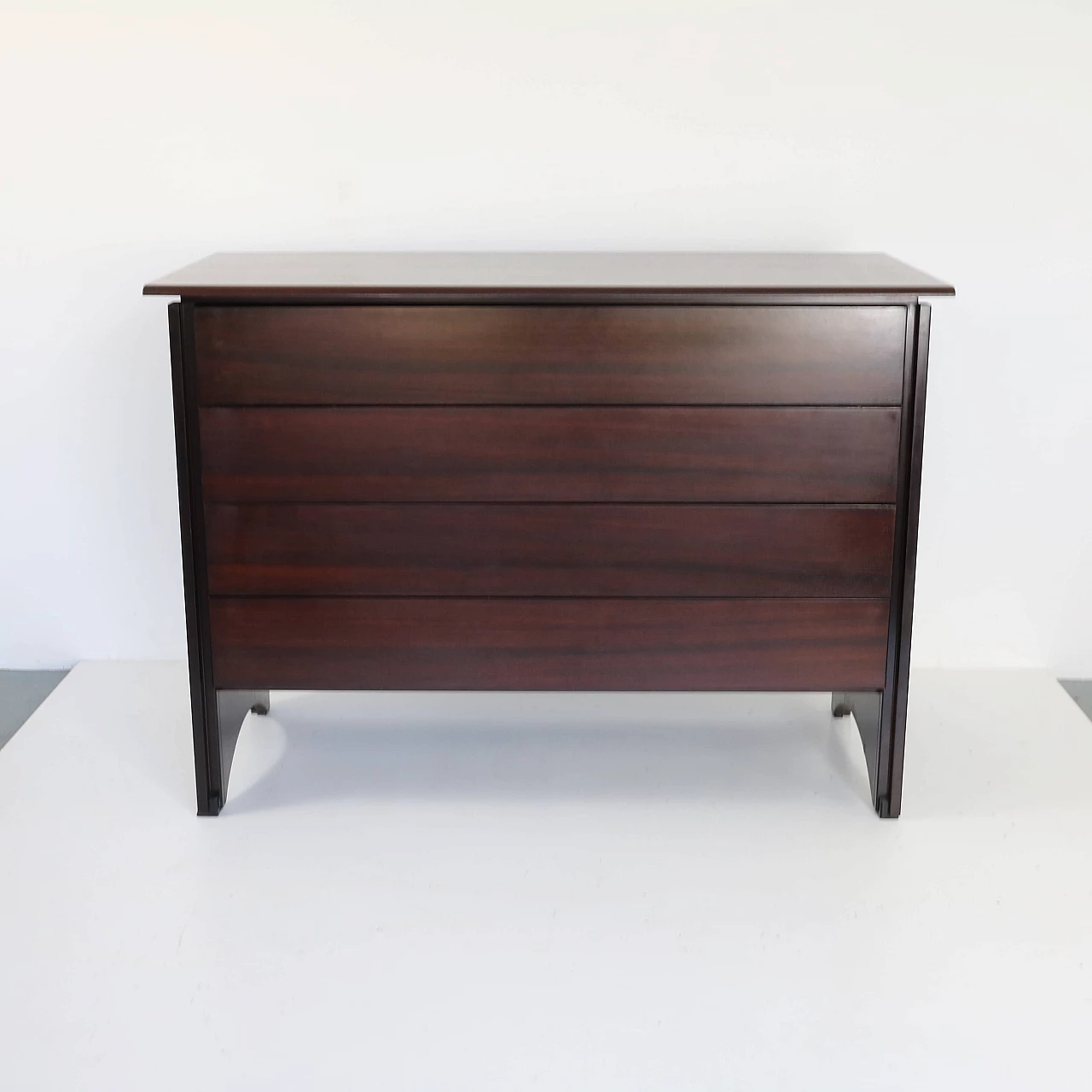 Chest of drawers in rosewood by Stilwood, 70s 1228581