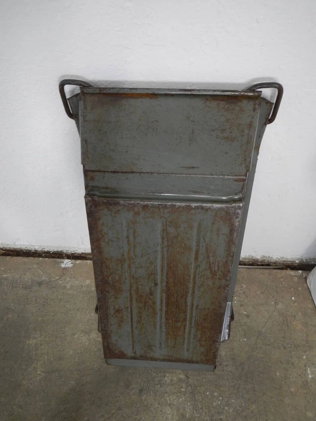 Metal container, 60s 1229024