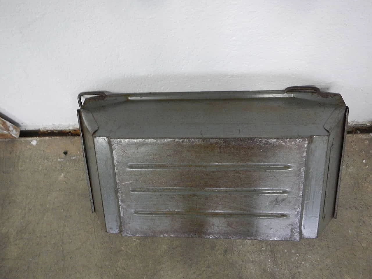 Metal container, 60s 1229025