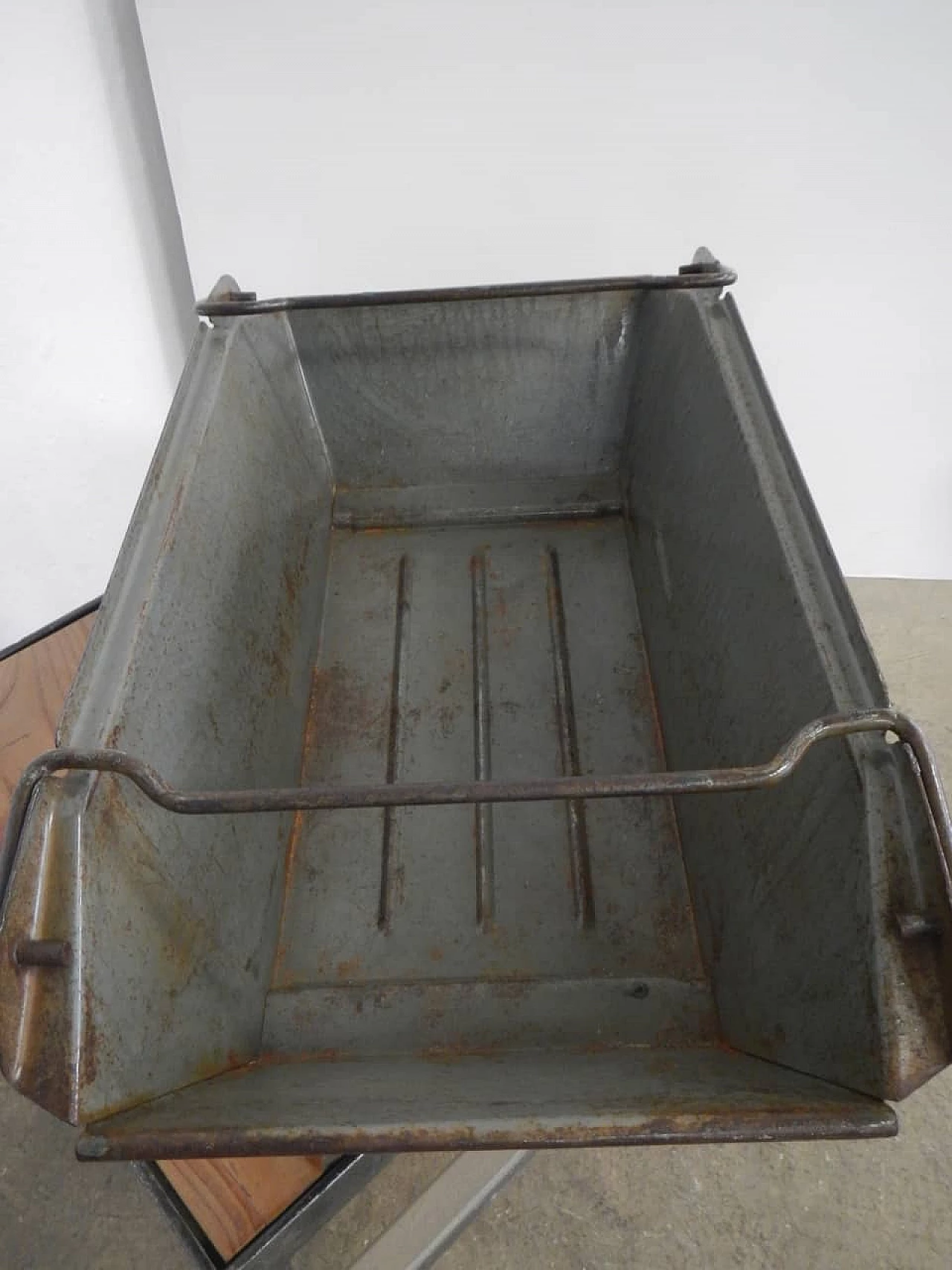 Metal container, 60s 1229026