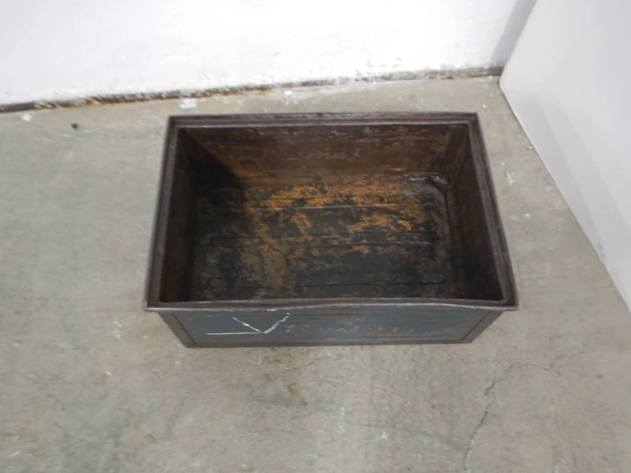Metal container, 60s 1229032