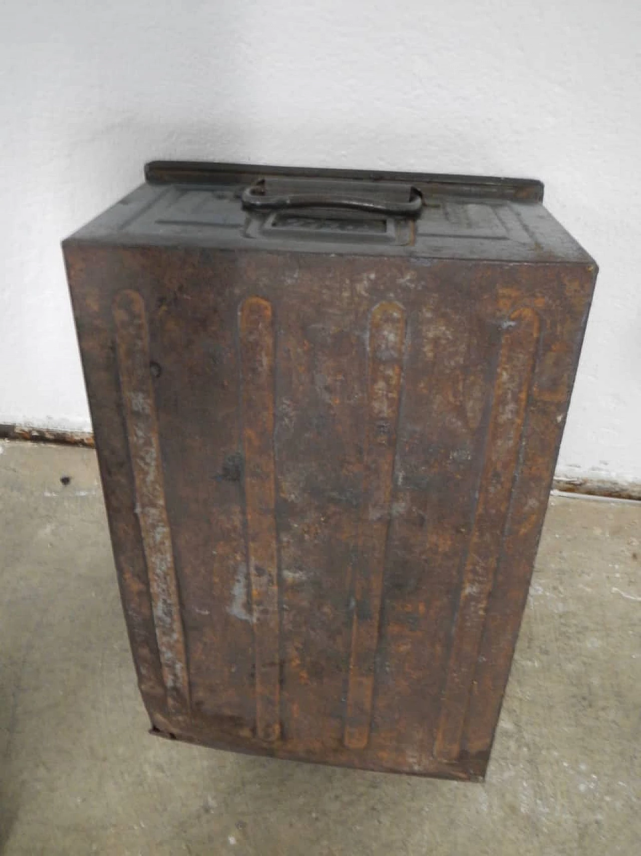 Metal container, 60s 1229035