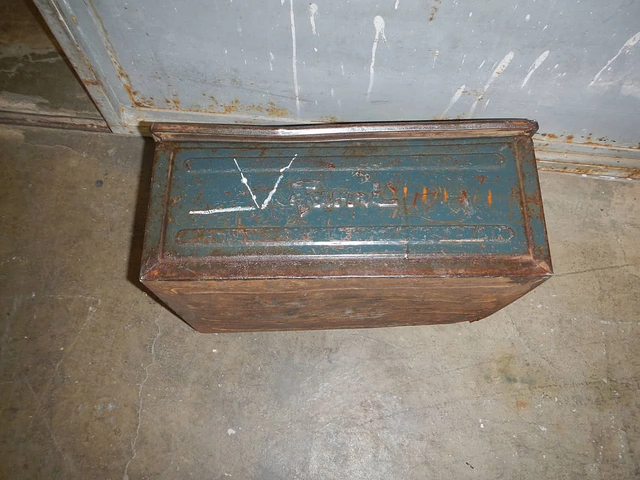 Metal container, 60s 1229038