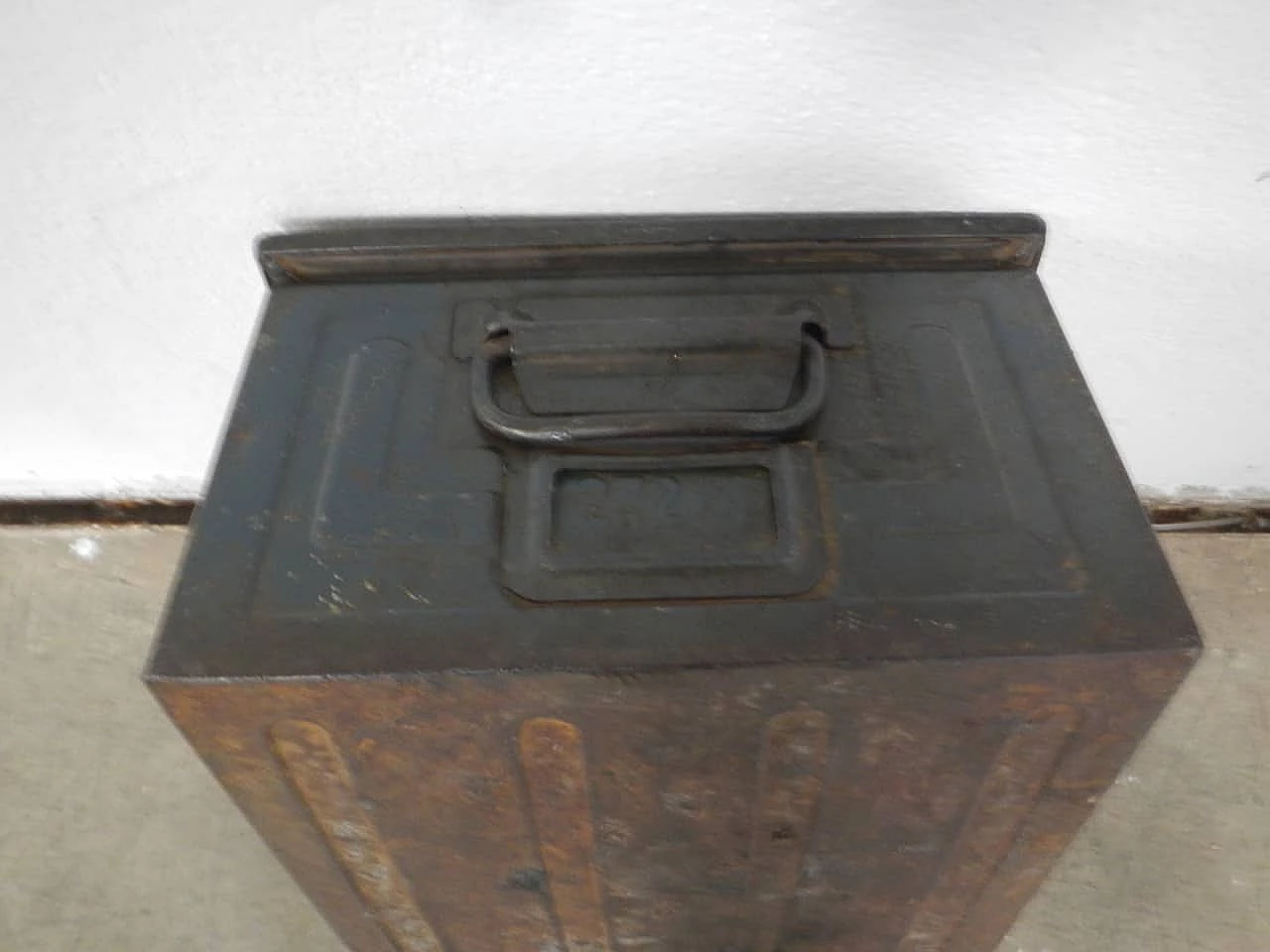 Metal container, 60s 1229039