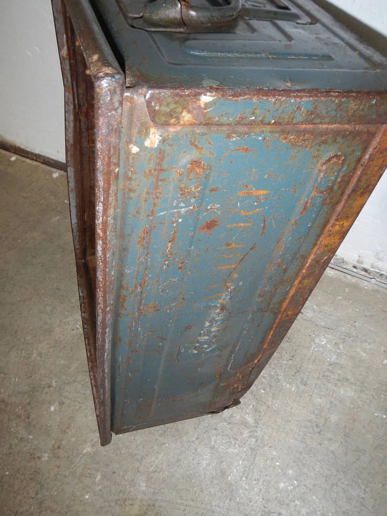 Metal container, 60s 1229040