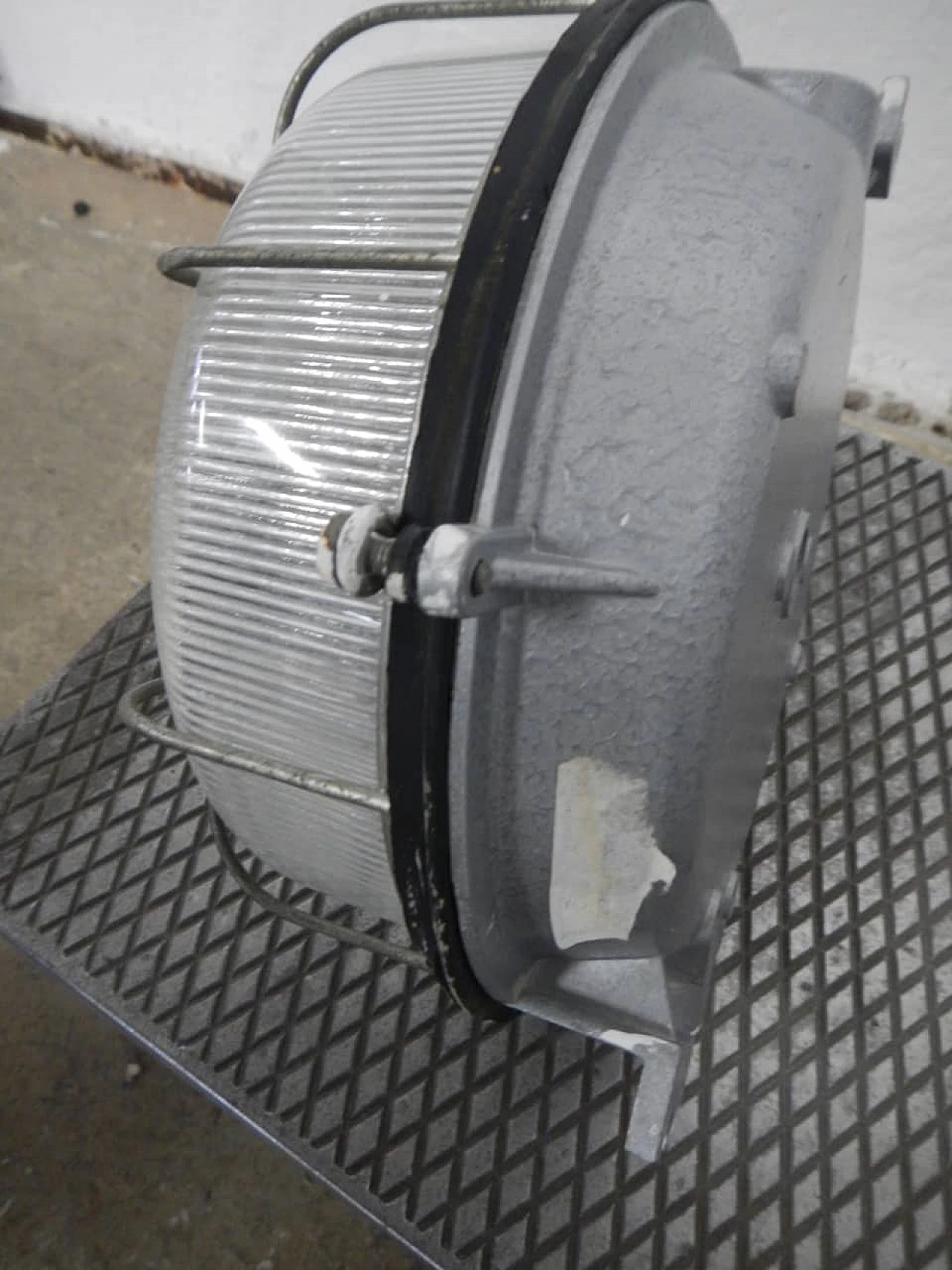 Outdoor wall lamp in aluminum and glass, 70s 1229053