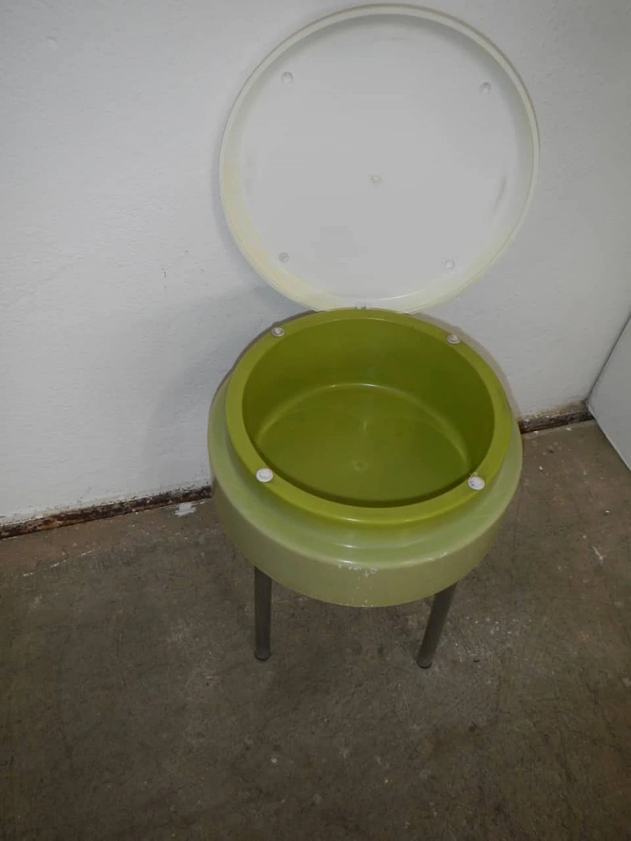 Sgabello portaogetti, anni '70 1229258