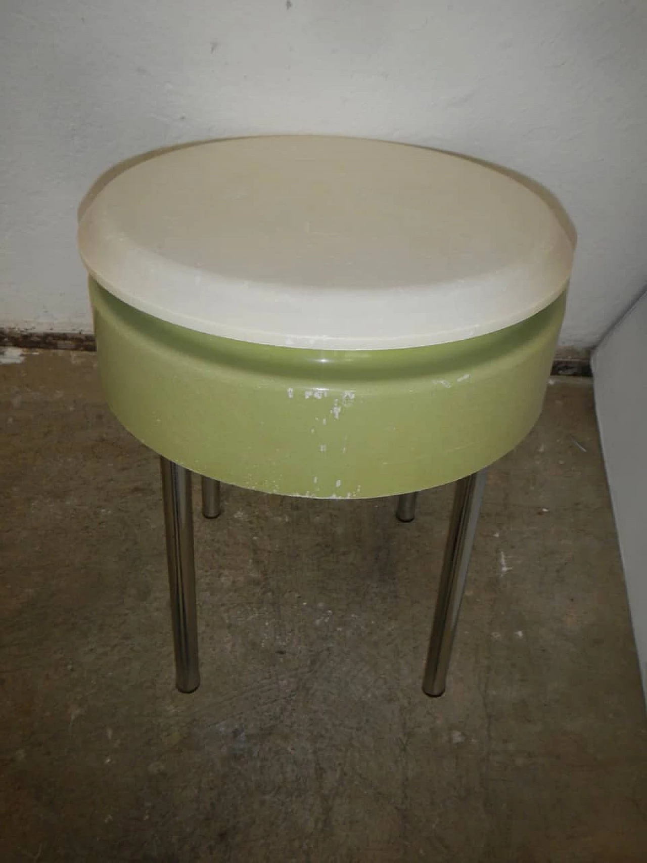 Sgabello portaogetti, anni '70 1229259