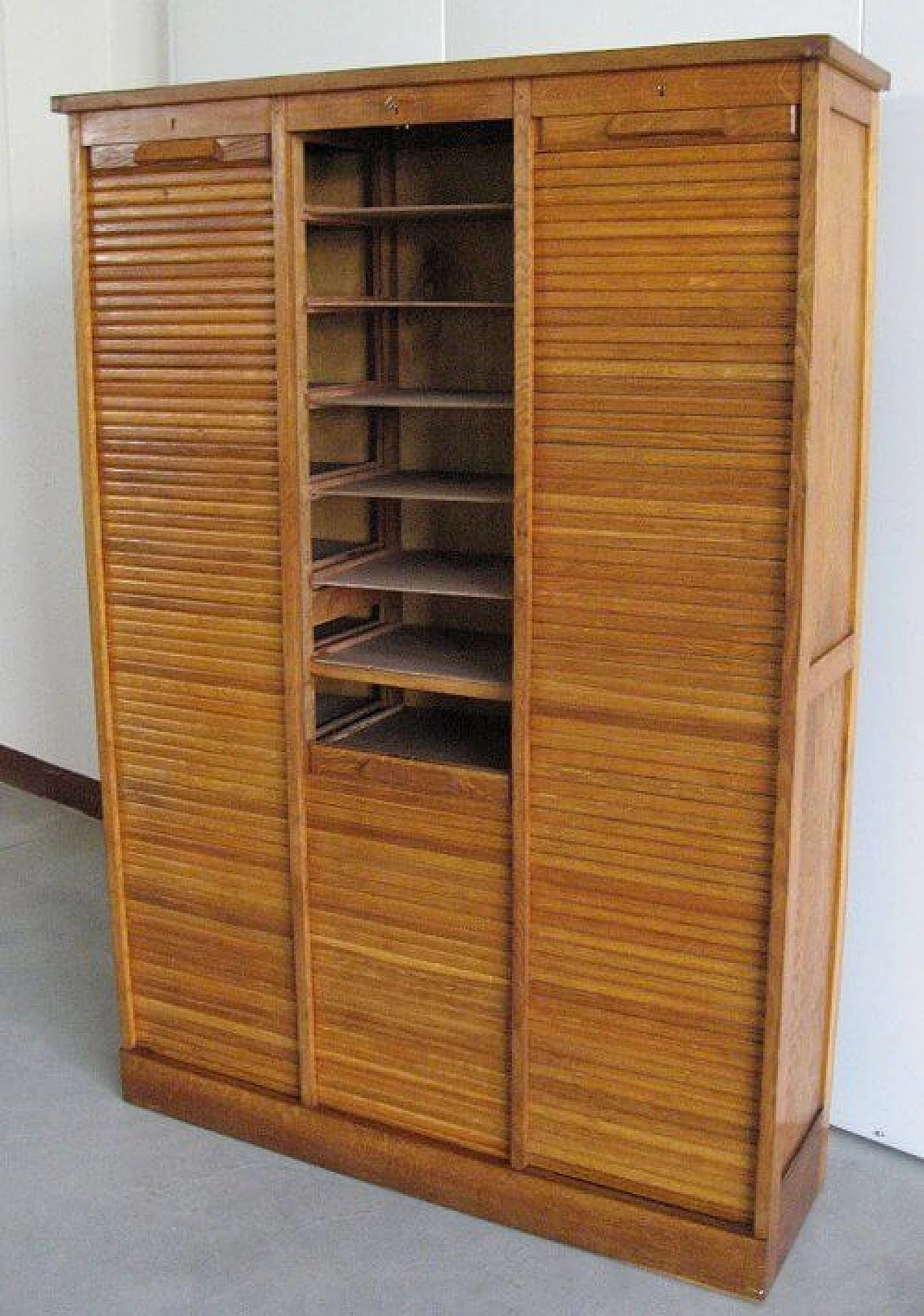 Office cabinet or bookcase with three shutters in oak, 40s 1229391