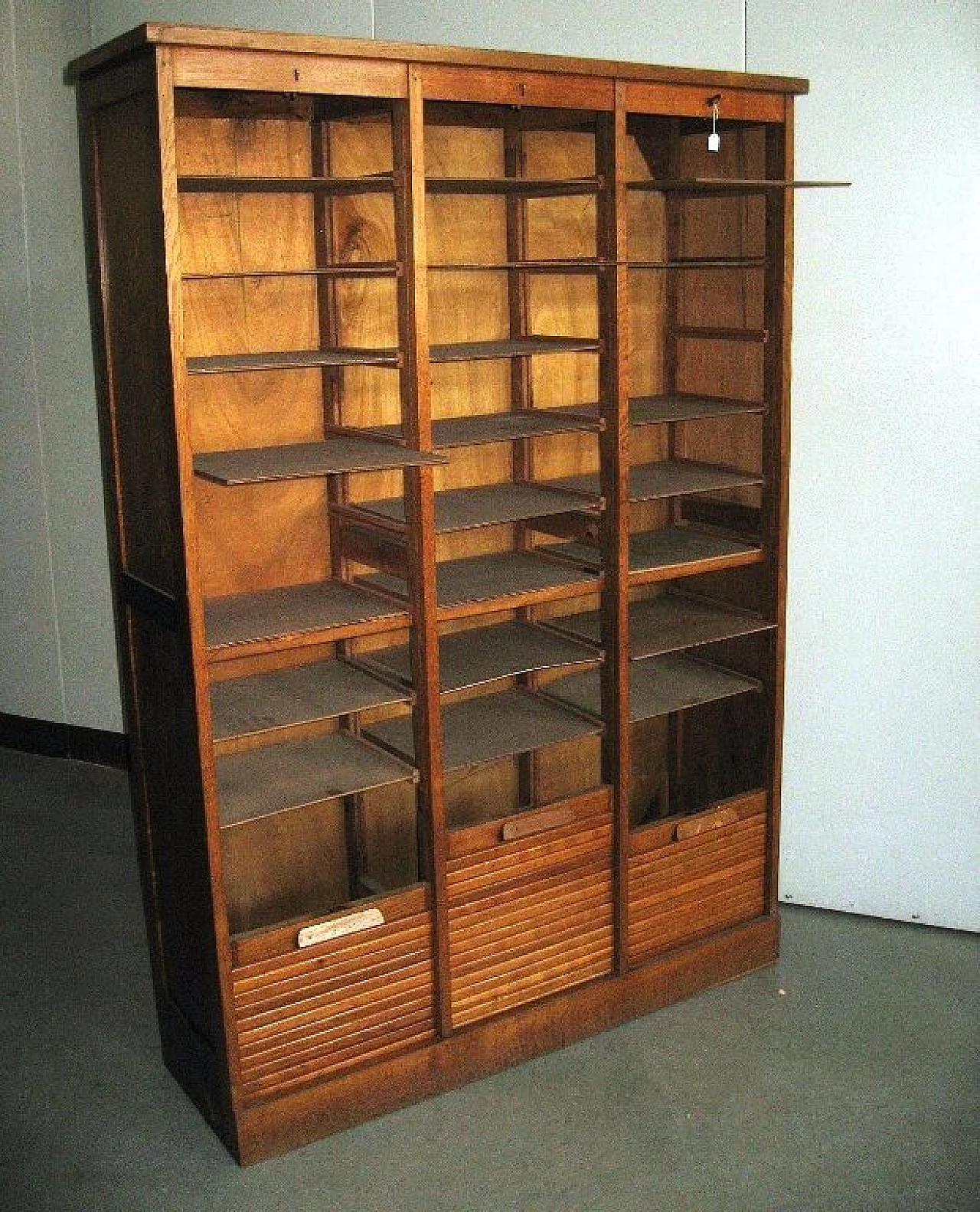 Office cabinet or bookcase with three shutters in oak, 40s 1229393