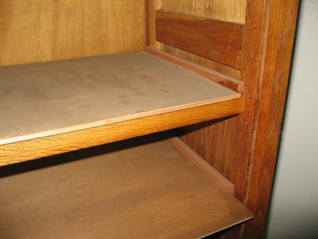 Mobile da ufficio o libreria a tre serrandine in rovere, anni '40 1229396