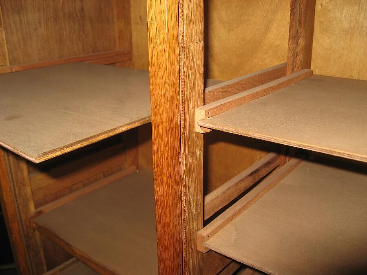 Mobile da ufficio o libreria a tre serrandine in rovere, anni '40 1229397