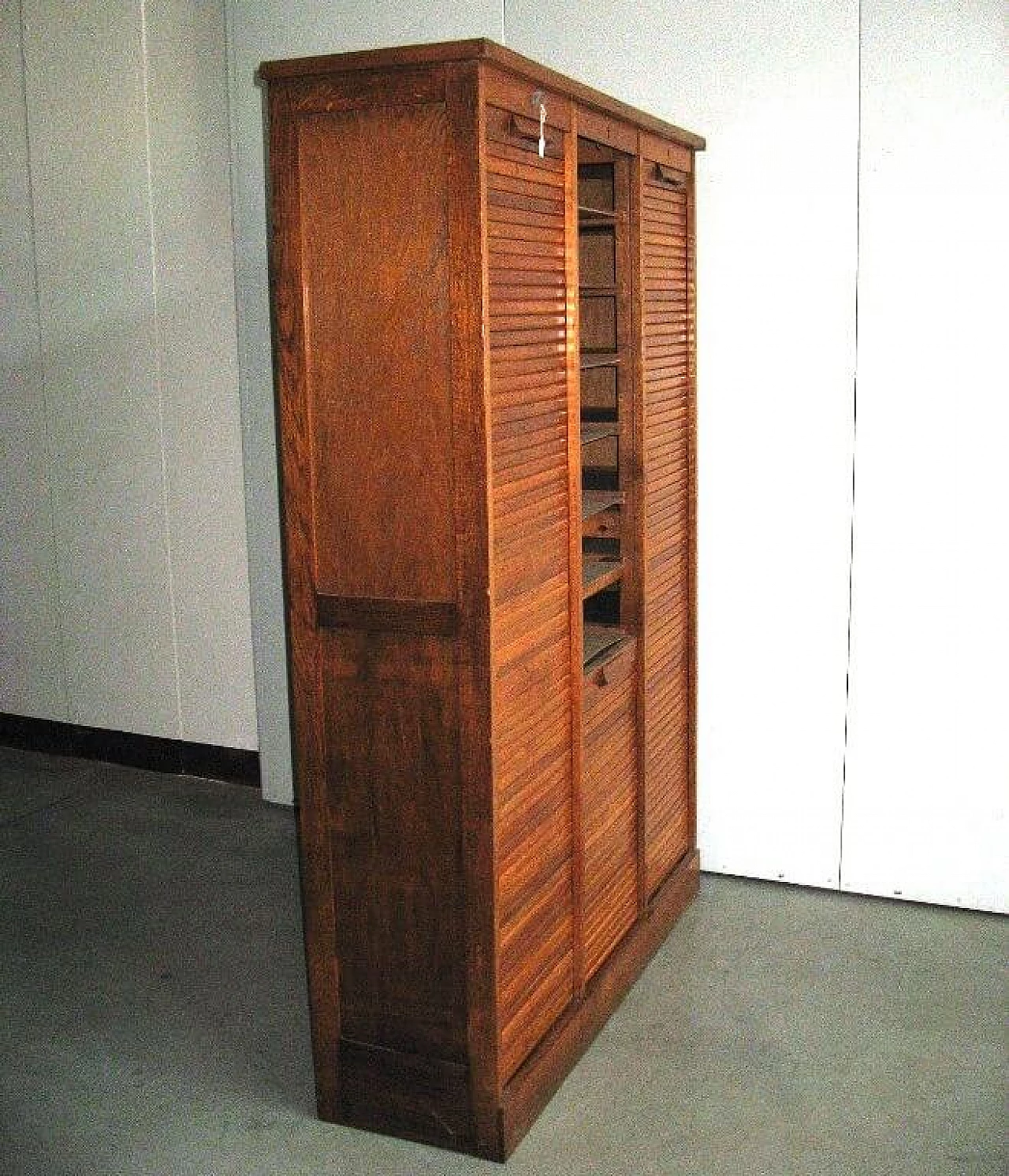 Office cabinet or bookcase with three shutters in oak, 40s 1229398