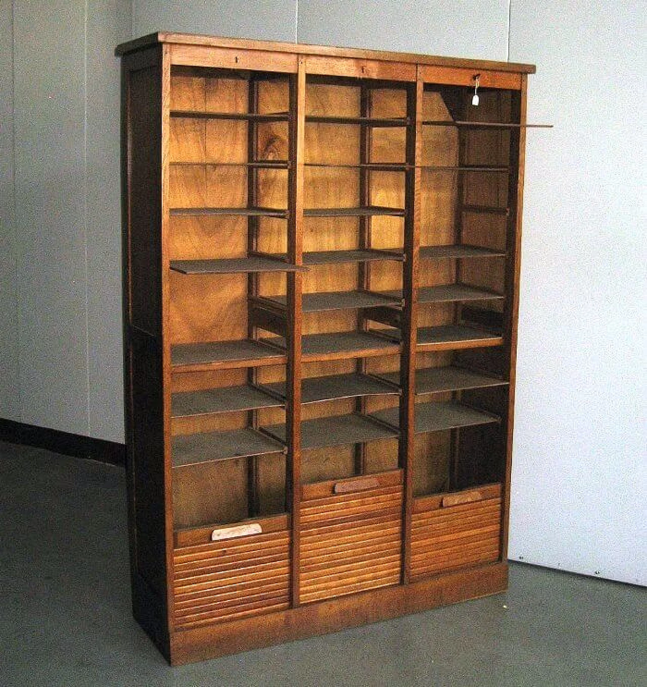 Office cabinet or bookcase with three shutters in oak, 40s 1229399
