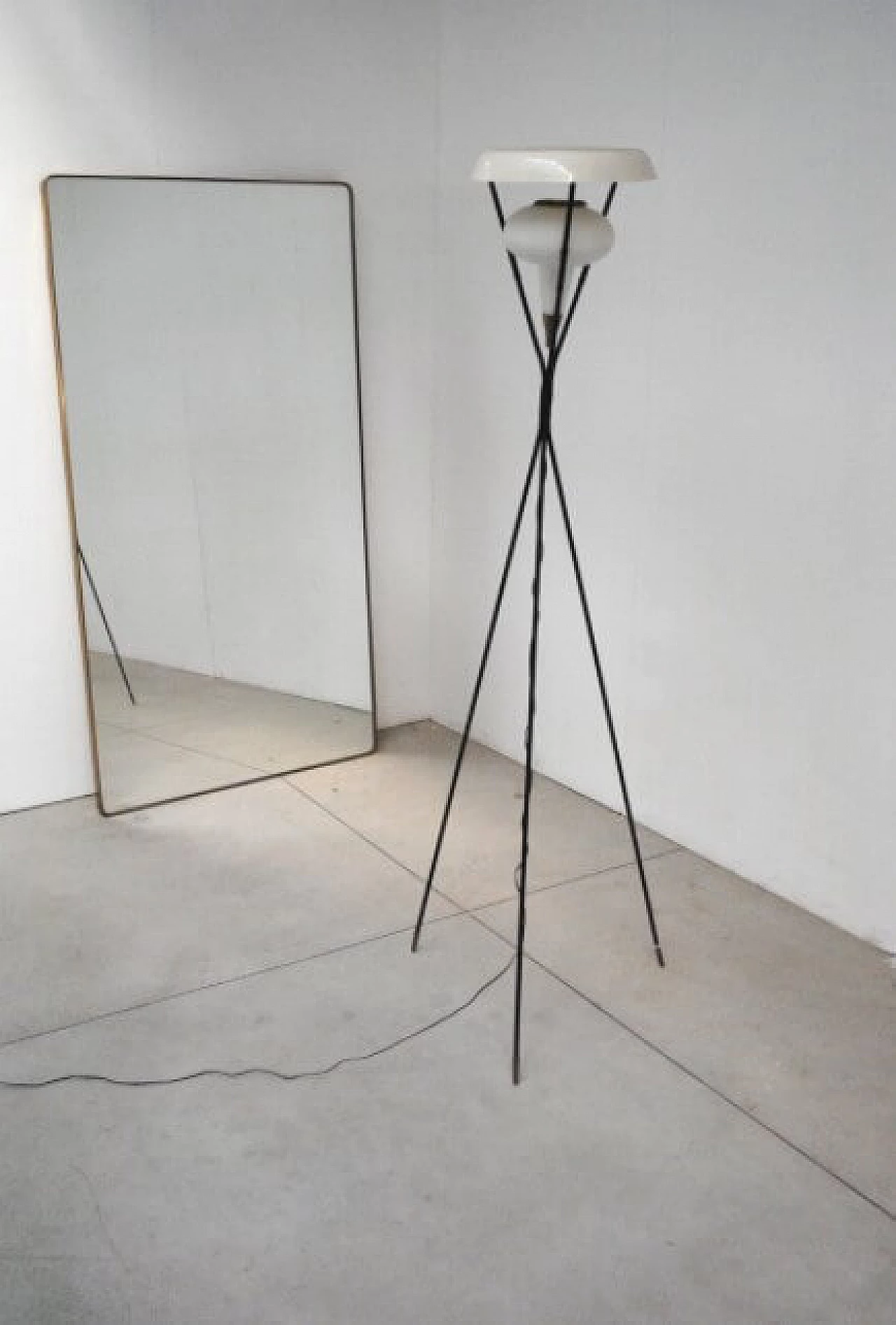 Floor lamp in iron and opaline glass in the style of Stilux, 50s 1229533