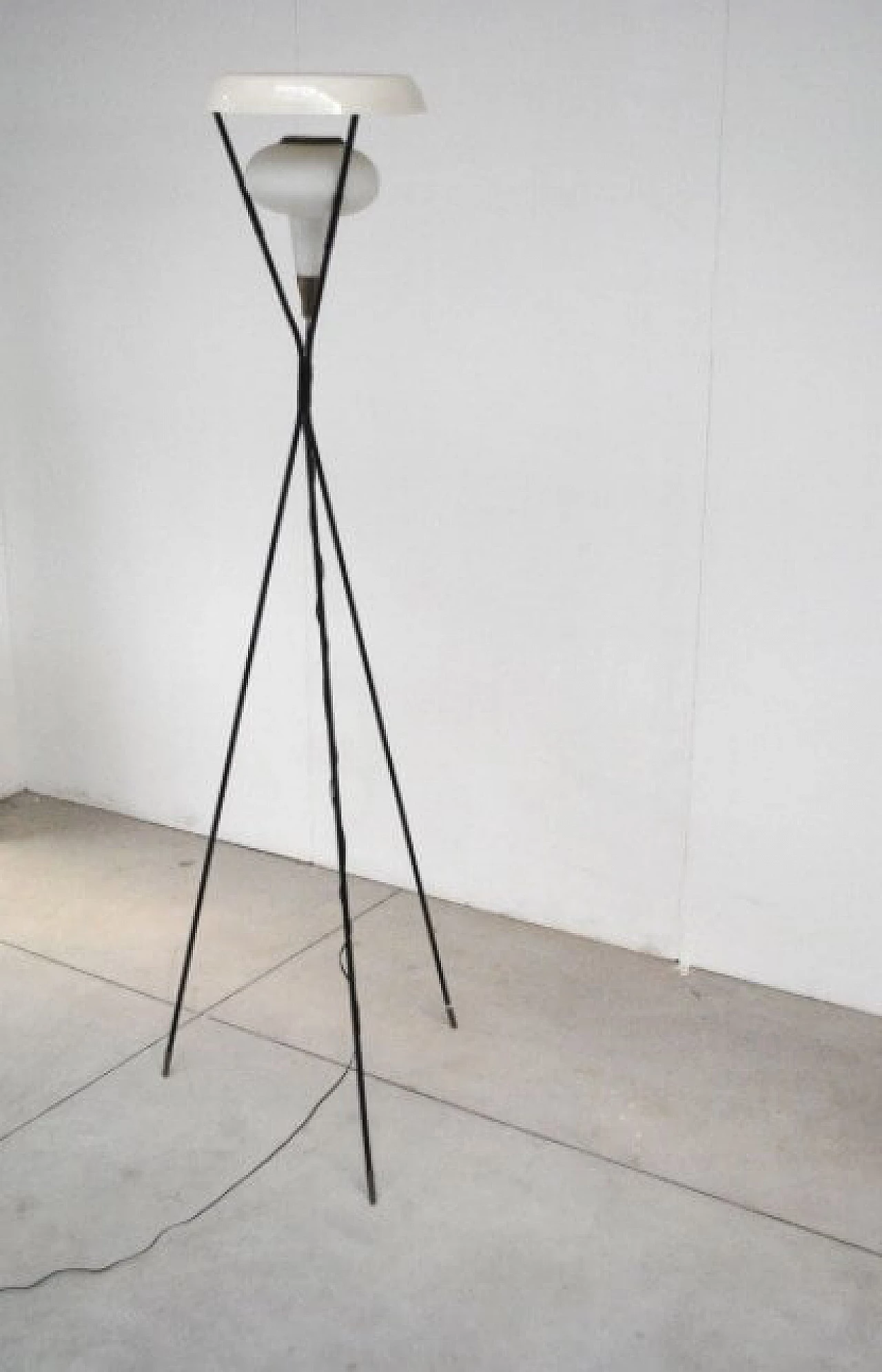 Floor lamp in iron and opaline glass in the style of Stilux, 50s 1229534
