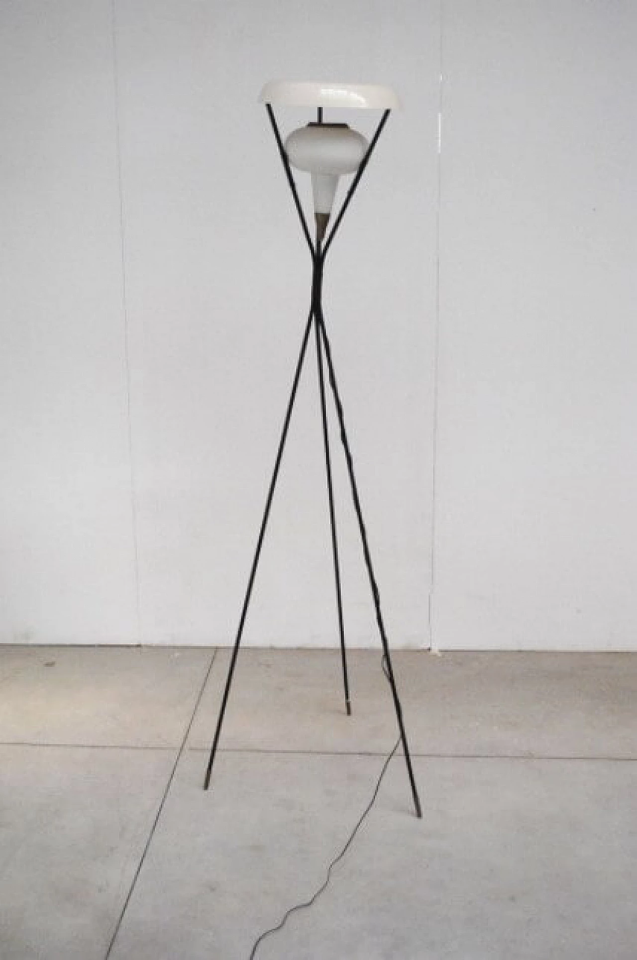 Floor lamp in iron and opaline glass in the style of Stilux, 50s 1229535