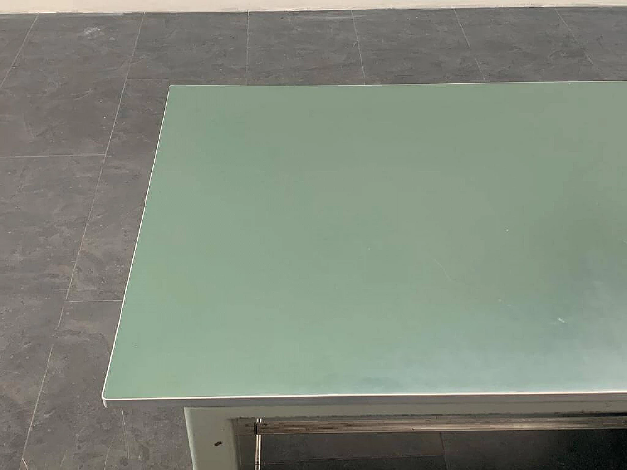 Desk in painted aluminium with laminate top from Carlotti, 50s 1229696