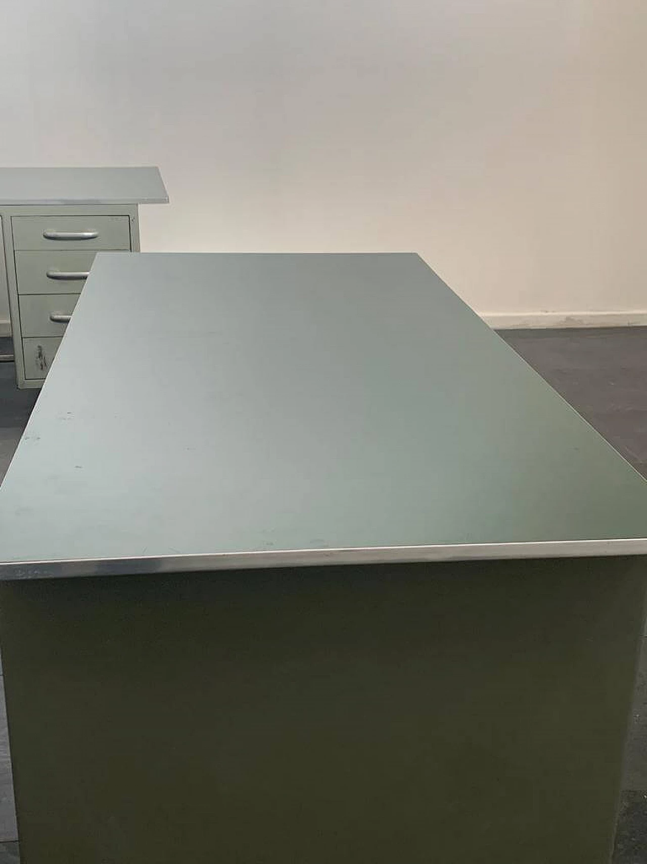 Desk in painted aluminium with laminate top from Carlotti, 50s 1229697