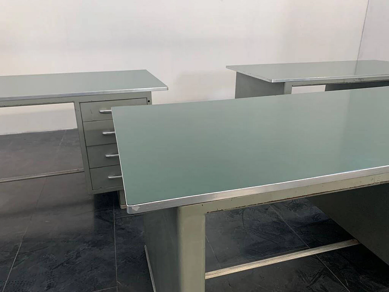 Desk in painted aluminium with laminate top from Carlotti, 50s 1229705