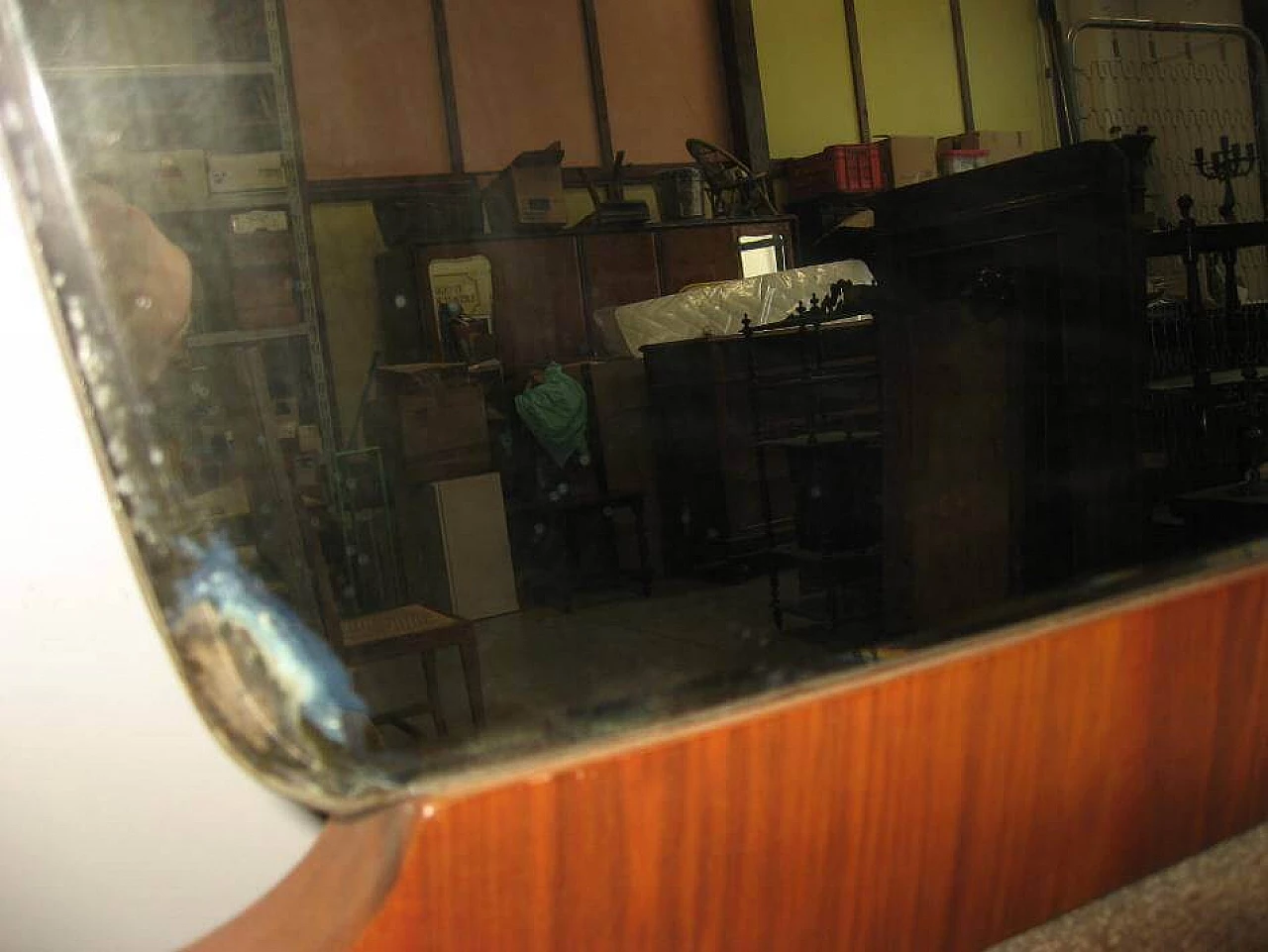 Specchiera sagomata con base in legno, anni '60 1229810