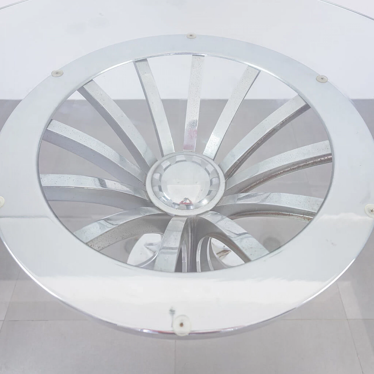 Round table in chromed metal and glass, 1970s 1230912