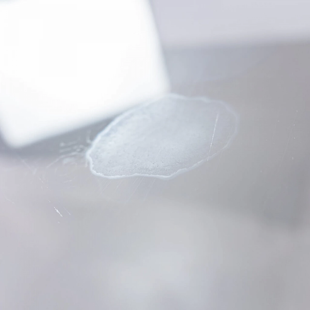 Round table in chromed metal and glass, 1970s 1230916