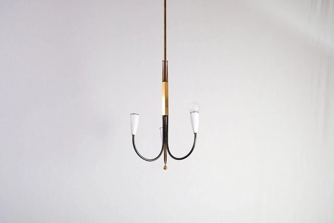 Lampadario in ottone pieno e bachelite bianca, anni '50 1231502