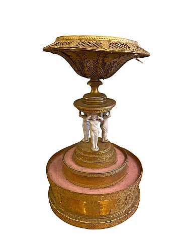 Alzatina con putti in biscuit, '800