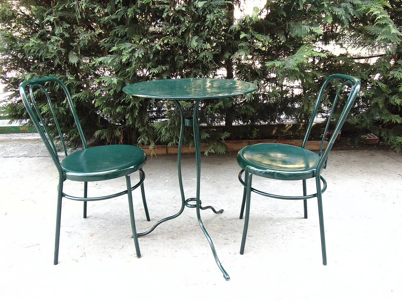 Tavolo e coppia di sedie da giardino, anni '50 1232008