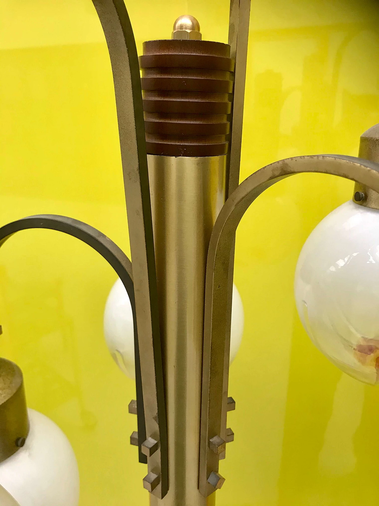 Lampada da terra “a cascata“ a 5 luci con bocce in vetro di Murano, fusto in ottone dorato, legno e base marmo, originale anni '60- '70 1232084